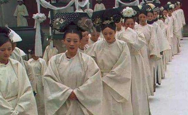 《甄嬛传》皇上驾崩,最开心的不是甄嬛,不是叶澜依,而是她!