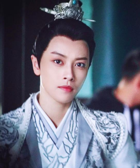 《小女花不弃》里反串演员刑恩成了本剧亮点，她会恢复女儿身吗？