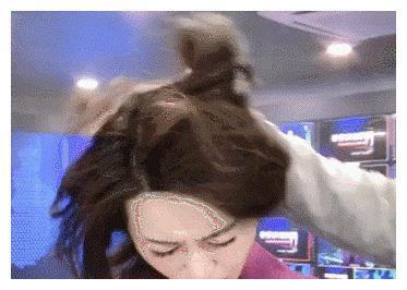 《新闻联播》主持人李梓萌竟是戴假发工作13年，都是为了观众！