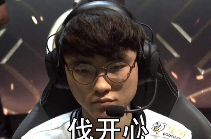 LCK：未进S8决赛，Faker直播被无情嘲讽，当时这个表情绝了！