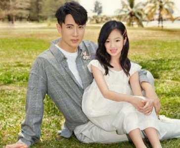 ​吴尊11岁女儿近照曝光，白嫩瓜子脸，五官精致，气质神似妈咪