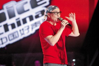 ​曾与刘德华同期歌手，钟伟强再次曝出《中国好声音》，又一大黑幕