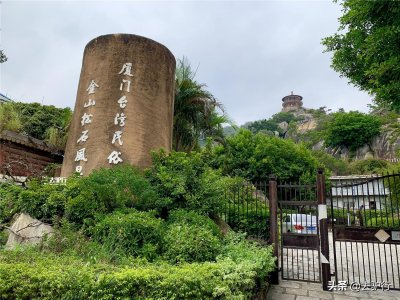 ​关闭多年的厦门景点：荒废在山脚下，大门紧闭门前成停车场