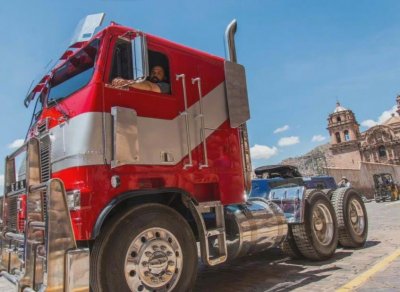 ​变形金刚6上映推迟1年，这次选黑人女主，网友：导演不用花瓶了