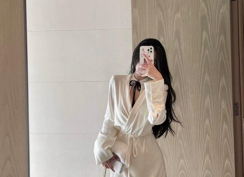 压抑什么意思，乌云进入身体亮着灯也觉得压抑什么意思