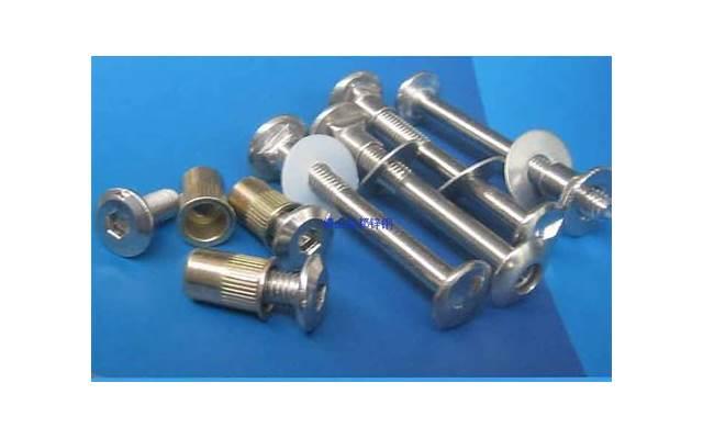 女生彻底拒绝你的表现（就是在明确拒绝你了）