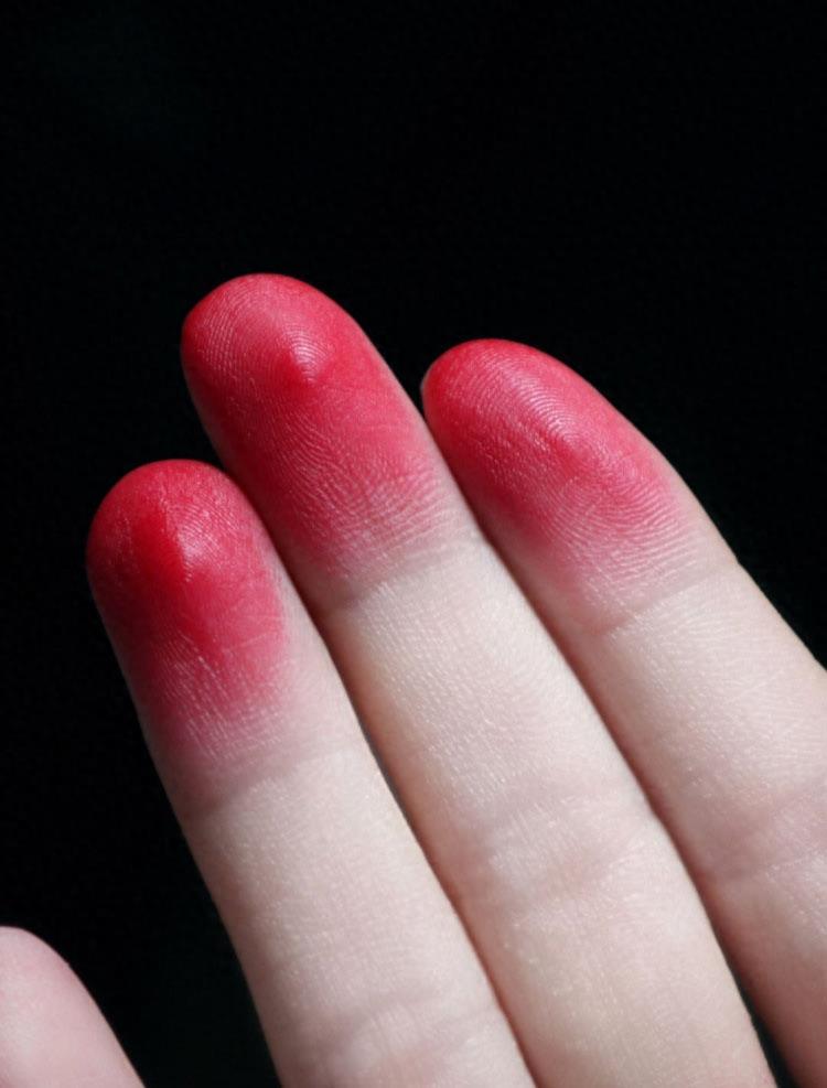 YSL小金条这21号热门色，据说是黄皮的显白必选