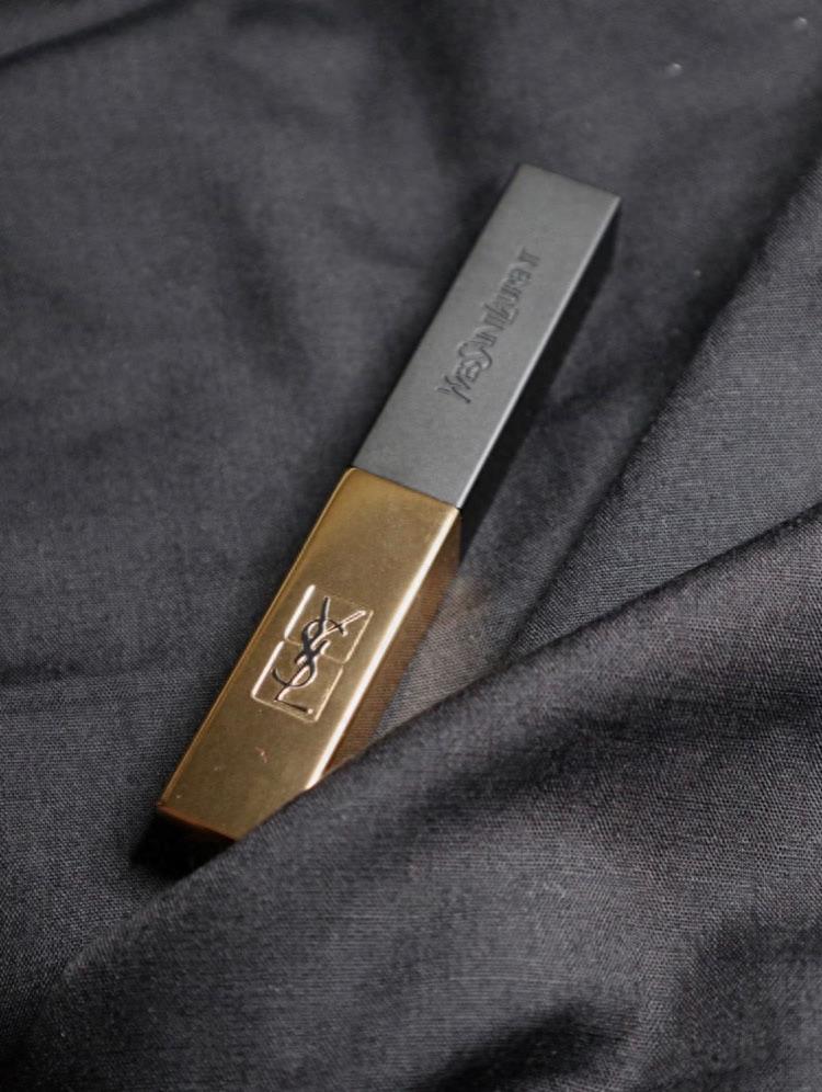 YSL小金条这21号热门色，据说是黄皮的显白必选