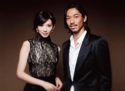 ​林志玲婚后首次亮相公开活动，身材纤细粉碎怀孕传闻