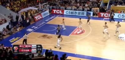 ​38秒领先4分郭艾伦却快攻上篮，郭士强大怒痛骂郭艾伦