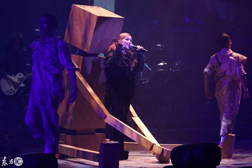 卫兰Janice今日在红馆开演唱会，人靓歌美征服万千歌迷