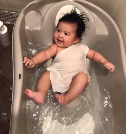 波妞罕见萌照,又萌又Q,姨母心都融化