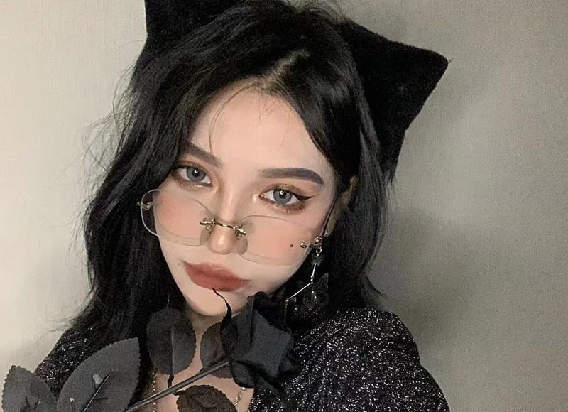 女朋友还跟前男友联系怎么办呀 女朋友还跟前男友联系怎么办呀