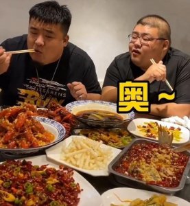 ​大胃王悲剧还在上演，mini动手术也坚持吃播，辛辣油腻都是禁忌