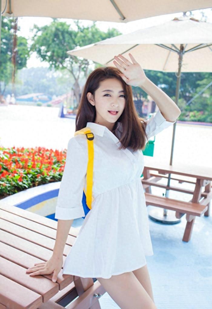 白衬衫清纯美女夏茉GIGI户外写真