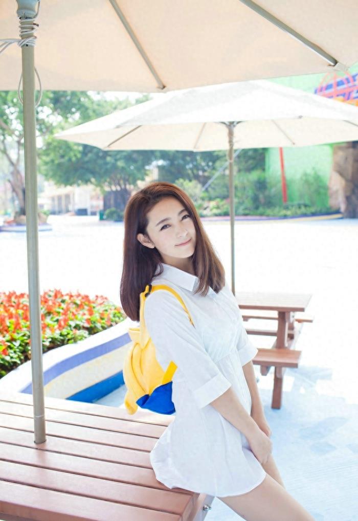 白衬衫清纯美女夏茉GIGI户外写真