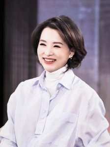 ​董卿《朗读者》：愿我们都给青春交出一份满意的答卷