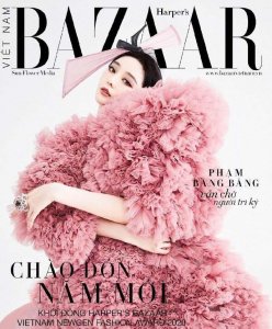 ​范冰冰为捞金真拼了，罕见大尺度真空穿西装，嘴咬手指太撩人