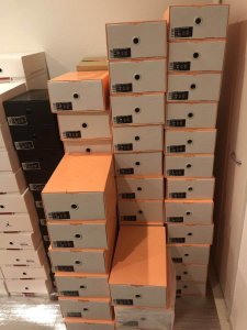 ​天价潮鞋背后：玩家兼职炒鞋两年赚30万，雇人排队抢鞋