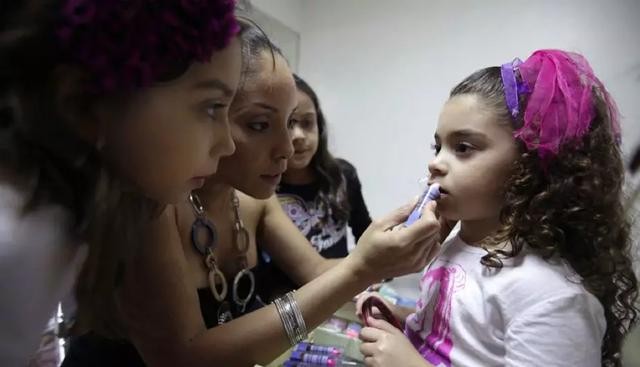 女性有多美世界就有多美（1500万女性的人生选择）(7)