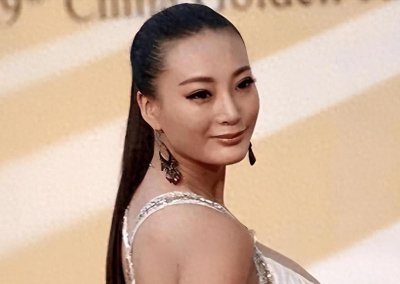 ​什么叫做“乳神”?中国乳神王李丹妮再惊艳,网友直呼有点过火