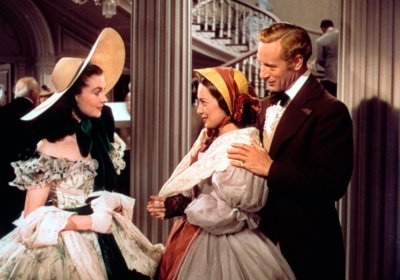 ​玉婆泰勒的《战国佳人》VS费雯丽的《乱世佳人》：谁的服装更美