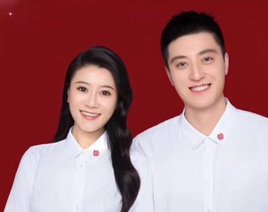 ​34岁主持人官宣结婚！与高大老公甜蜜依偎，两人恋爱一年被催生