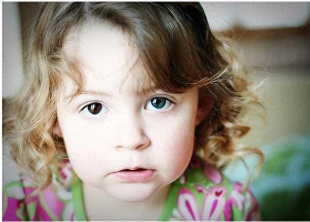 12张美cry的“异色瞳”照片,不是只有动物才有“异色瞳”