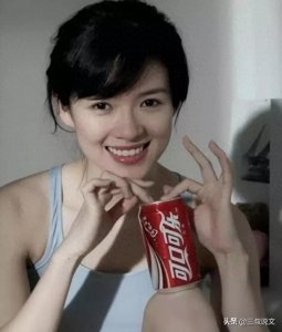 ​章子怡17岁广告旧照曝光，与可口可乐留下经典瞬间，清纯靓丽