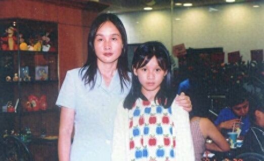 她9岁唱《七子之歌》红遍大江南北,被誉澳门小公主,如今无人知