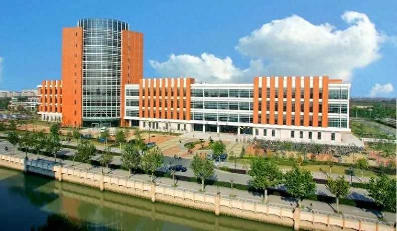 广东工业大学图书馆(11所别人家的大学图书馆)