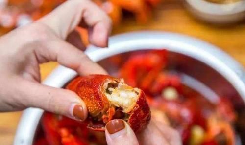 小龙虾隔夜死了还能吃吗?