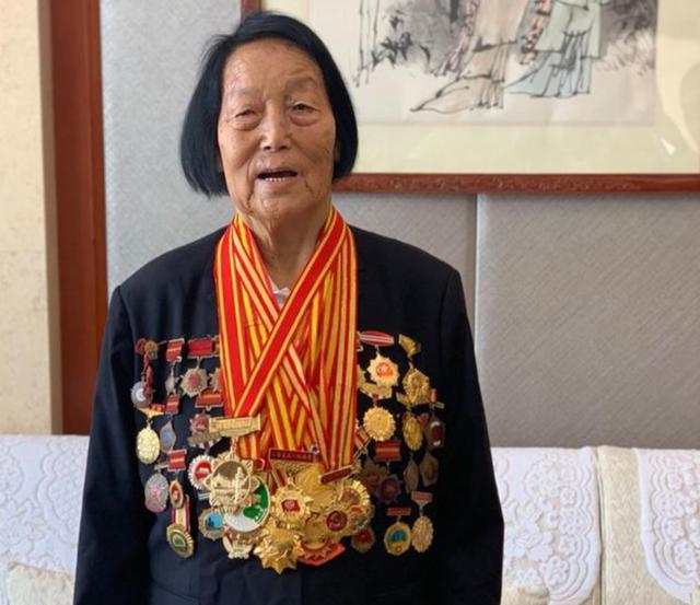 八名共和国勋章获得者简历(功勋八位共和国勋章获得者)(4)