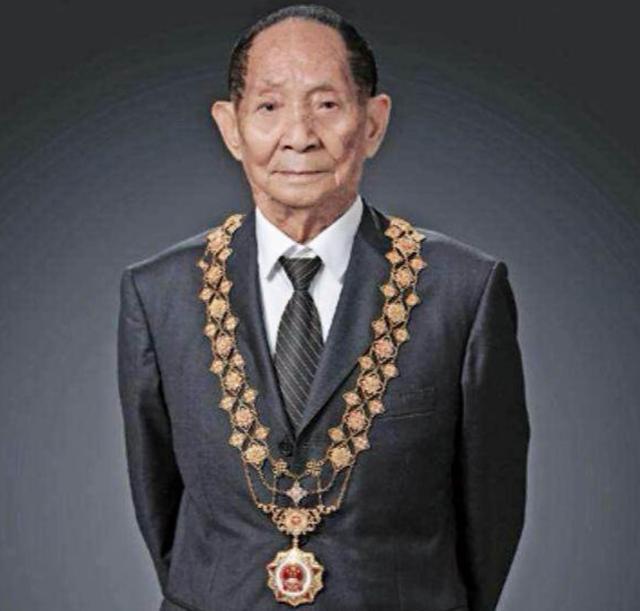 八名共和国勋章获得者简历(功勋八位共和国勋章获得者)(1)