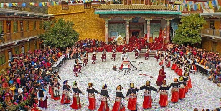 藏族服饰及民族节日