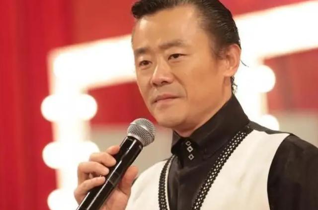 顶流夫妇谈恋爱后再现不认识（过气顶流窘况）(1)