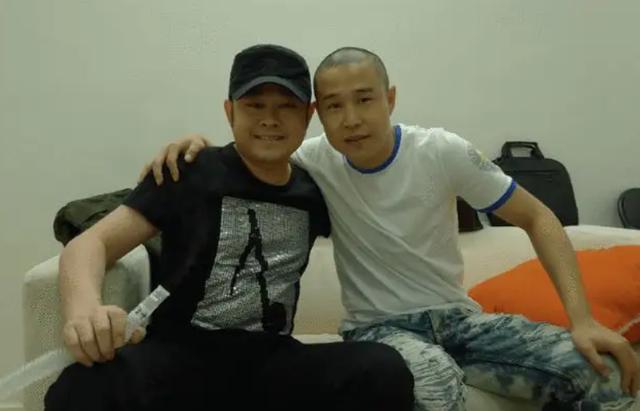 顶流夫妇谈恋爱后再现不认识（过气顶流窘况）(37)