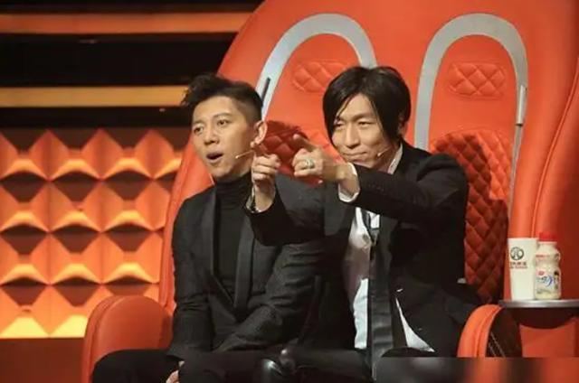 顶流夫妇谈恋爱后再现不认识（过气顶流窘况）(38)