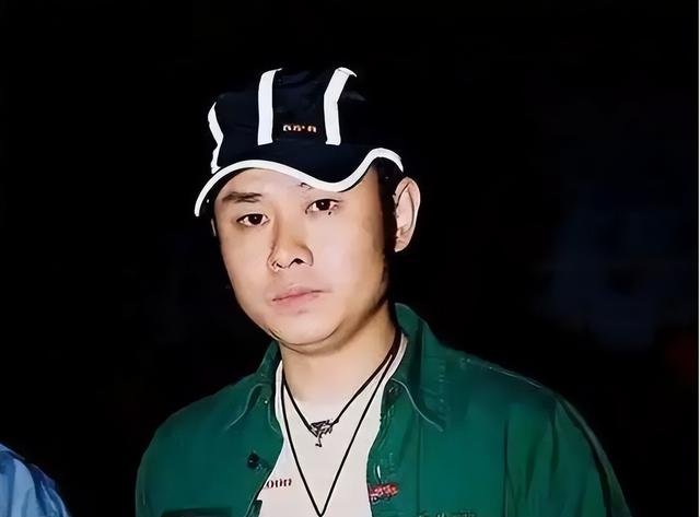 顶流夫妇谈恋爱后再现不认识（过气顶流窘况）(34)