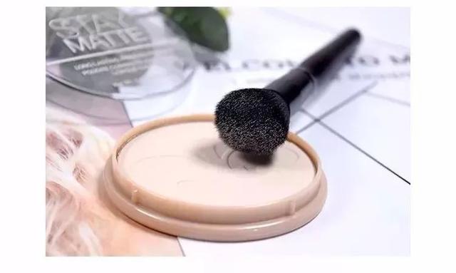 哪些平价又好用的化妆品（这14款平价化妆品就能承包我的化妆台）(17)