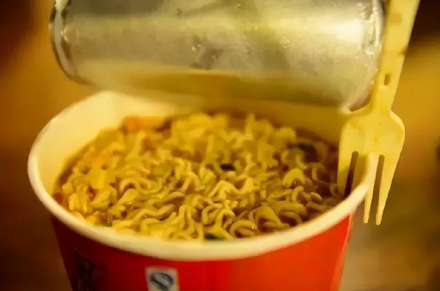 315曝光康师傅老坛酸菜面(康师傅老坛酸菜再上架)(20)