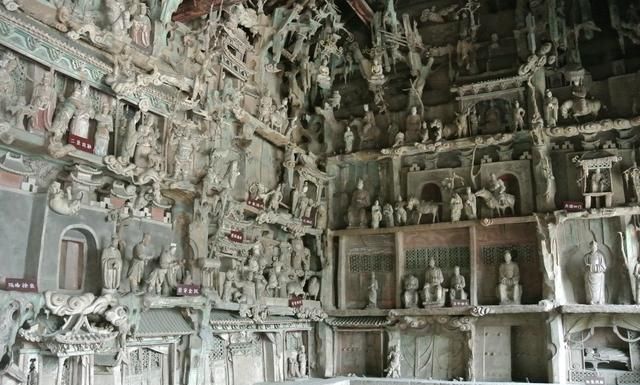 天池在哪,珠穆朗玛峰九寨沟张家界火焰山长白山天池黄果树瀑布分别在哪里?图4