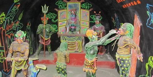 天池在哪,珠穆朗玛峰九寨沟张家界火焰山长白山天池黄果树瀑布分别在哪里?图6