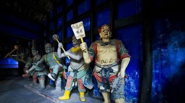 天池在哪,珠穆朗玛峰九寨沟张家界火焰山长白山天池黄果树瀑布分别在哪里?图7