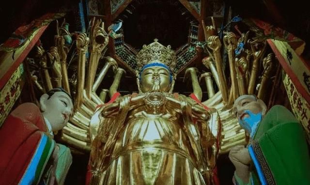 天池在哪,珠穆朗玛峰九寨沟张家界火焰山长白山天池黄果树瀑布分别在哪里?图5