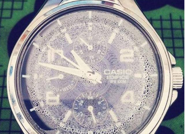 手表里有水蒸气怎么去除,手表里面进水气了怎么办图5