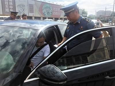 北京严查非法黑车(北京站专项整治)(1)
