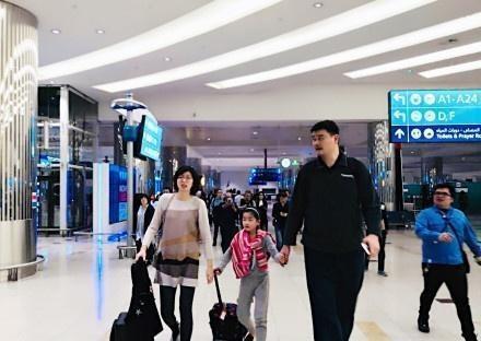 姚明8岁女儿近照曝光!身高1米6,把曾志伟比下去了