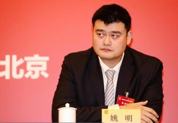 姚明8岁女儿近照曝光!身高1米6,把曾志伟比下去了