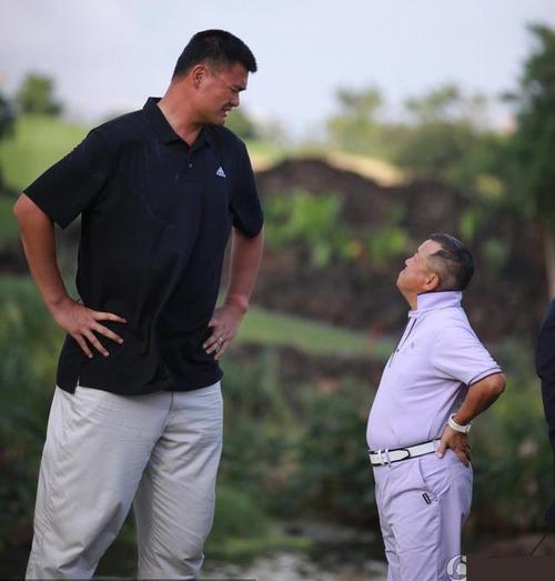 姚明8岁女儿近照曝光!身高1米6,把曾志伟比下去了